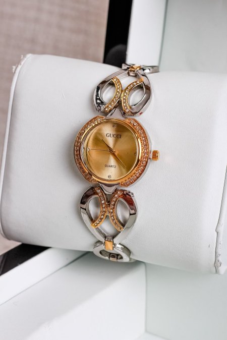 ساعة GUCCI فاخرة